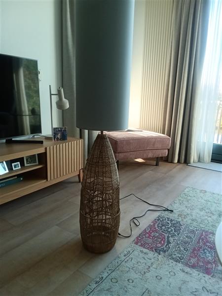 Grote foto sfeervolle lage vloerlamp huis en inrichting vloerlampen