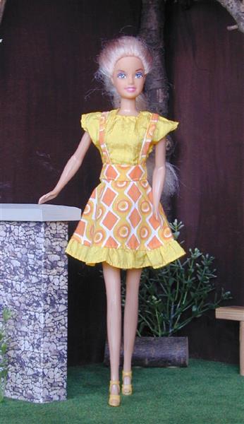 Grote foto df pop in zomerjurk. als barbie pop51 kinderen en baby poppen