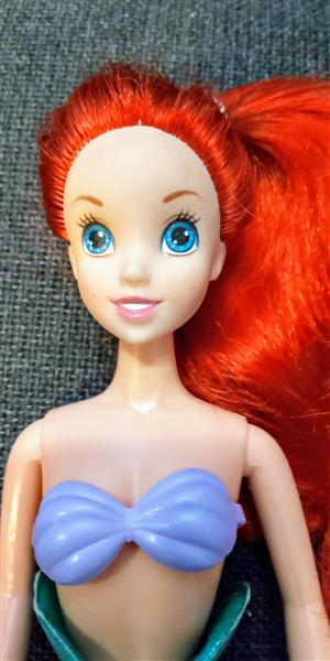 Grote foto ariel de zeemeermin disney met kindje pop59 kinderen en baby poppen