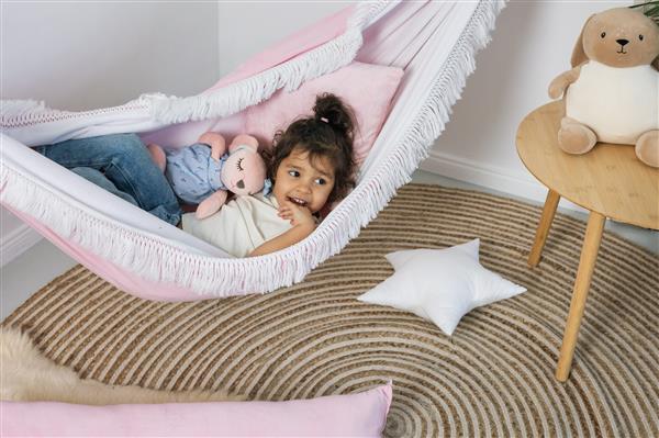 Grote foto luxe hangmat roze met franjes pink cloud pink cloud kinderen en baby complete kinderkamers