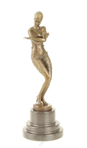 Grote foto een bronzen beeld sculptuur van een bedeesde danseres tuin en terras tuindecoratie