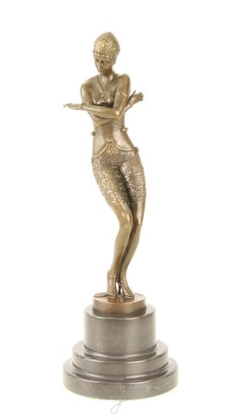 Grote foto een bronzen beeld sculptuur van een bedeesde danseres tuin en terras tuindecoratie