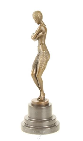 Grote foto een bronzen beeld sculptuur van een bedeesde danseres tuin en terras tuindecoratie