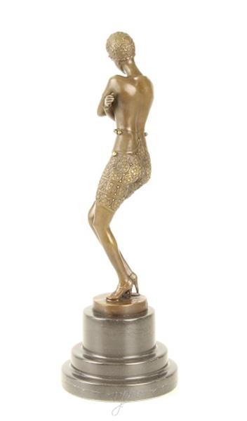 Grote foto een bronzen beeld sculptuur van een bedeesde danseres tuin en terras tuindecoratie