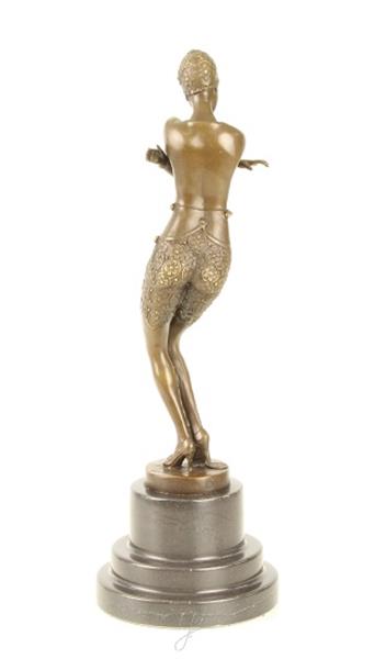 Grote foto een bronzen beeld sculptuur van een bedeesde danseres tuin en terras tuindecoratie