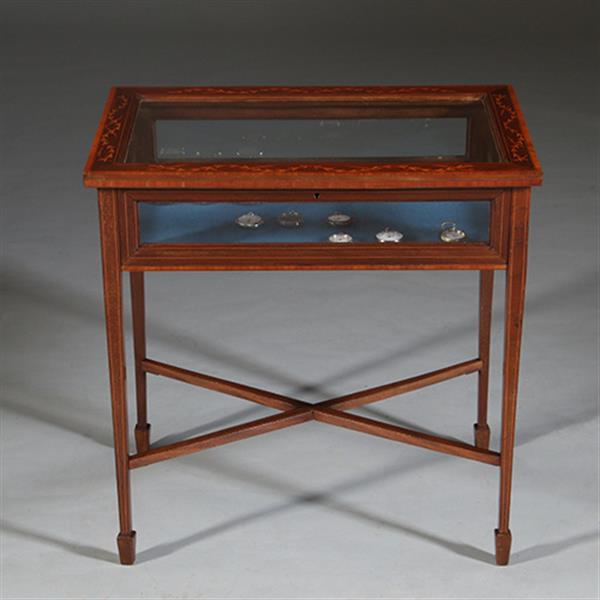 Grote foto vitrinetafeltje ca 1890 mahonie met satijn inlegwerk en facet geslepen deksel no.270140 antiek en kunst stoelen en banken