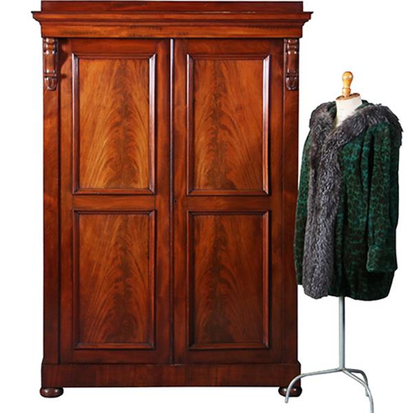 Grote foto victoriaans garderobe kast of kapstok met deuren praktisch interieur ca 1870 no.270115 antiek en kunst stoelen en banken