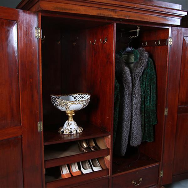 Grote foto victoriaans garderobe kast of kapstok met deuren praktisch interieur ca 1870 no.270115 antiek en kunst stoelen en banken