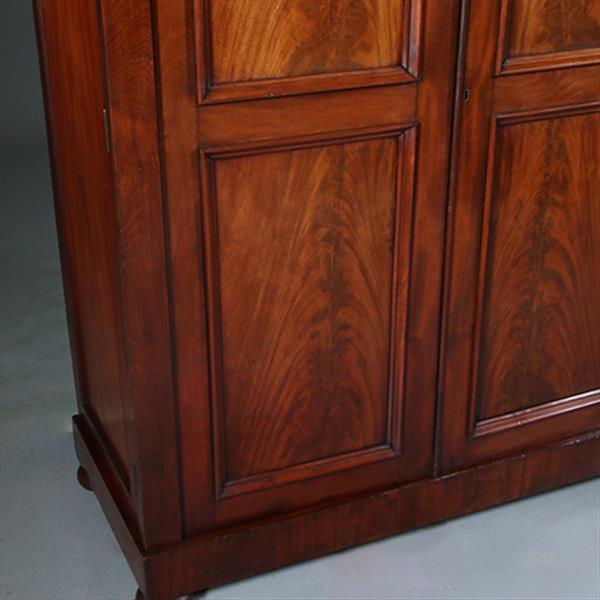 Grote foto victoriaans garderobe kast of kapstok met deuren praktisch interieur ca 1870 no.270115 antiek en kunst stoelen en banken
