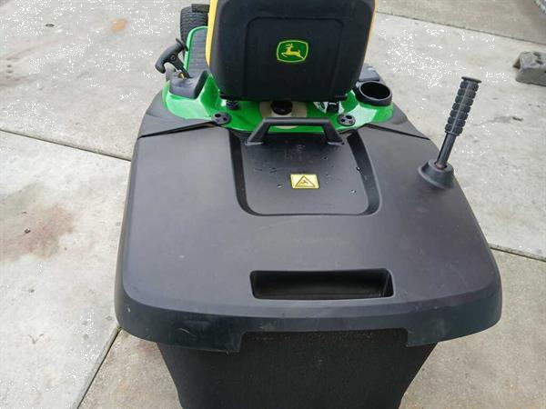 Grote foto john deere zitmaaier tuin en terras zitmaaiers