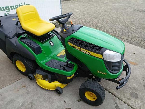 Grote foto john deere zitmaaier tuin en terras zitmaaiers