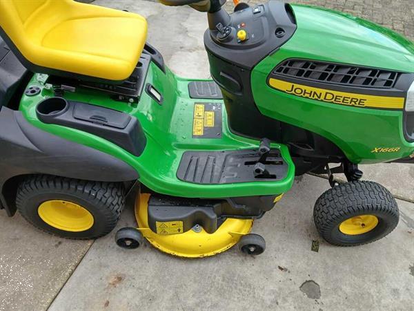 Grote foto john deere zitmaaier tuin en terras zitmaaiers