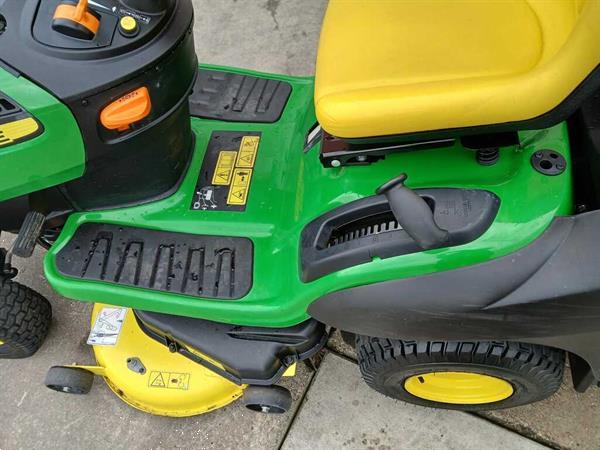 Grote foto john deere zitmaaier tuin en terras zitmaaiers