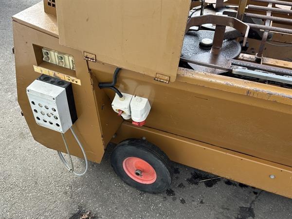 Grote foto javo standaard potmachine met pn. in en afzetter boor en vergrootte grondbak agrarisch tuinbouw