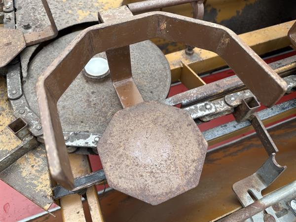 Grote foto javo standaard potmachine met pn. in en afzetter boor en vergrootte grondbak agrarisch tuinbouw