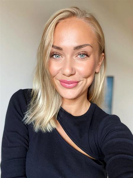 Grote foto gezellige vrouw zoekt man contacten en berichten vrouw zoekt man