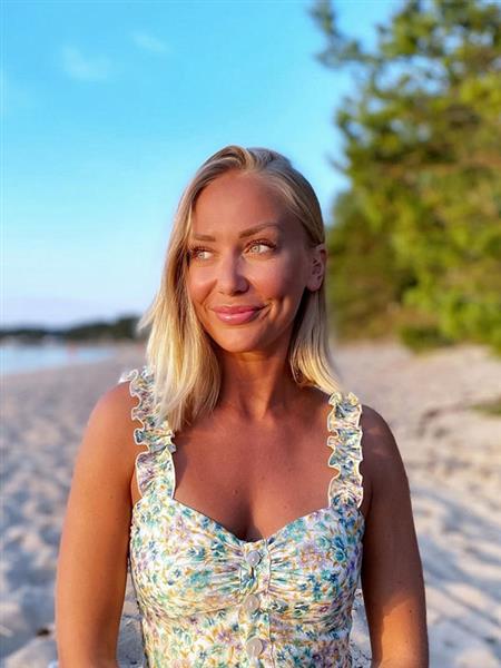 Grote foto gezellige vrouw zoekt man contacten en berichten vrouw zoekt man
