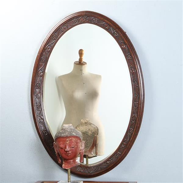 Grote foto grote ovale spiegel met breed facet en subtiel gestoken druivenrankjes als teken van overvloed no.2 antiek en kunst spiegels