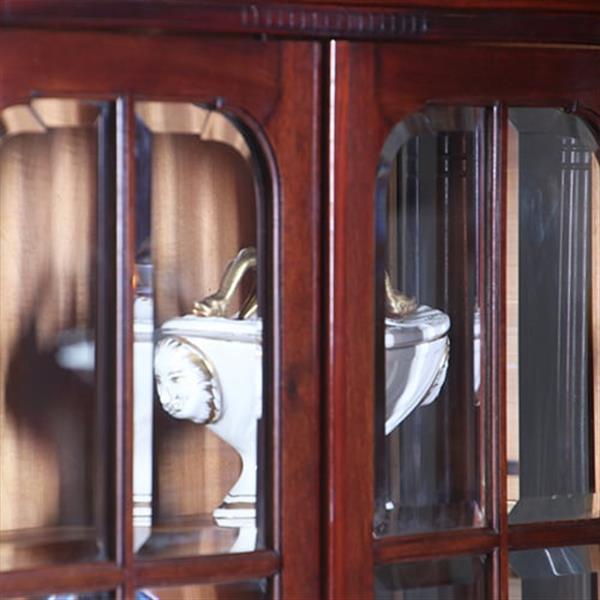 Grote foto salonmeubel vitrinekast of display cabinet vermoedelijk van of omgeving van den bosch en berlage n antiek en kunst stoelen en banken