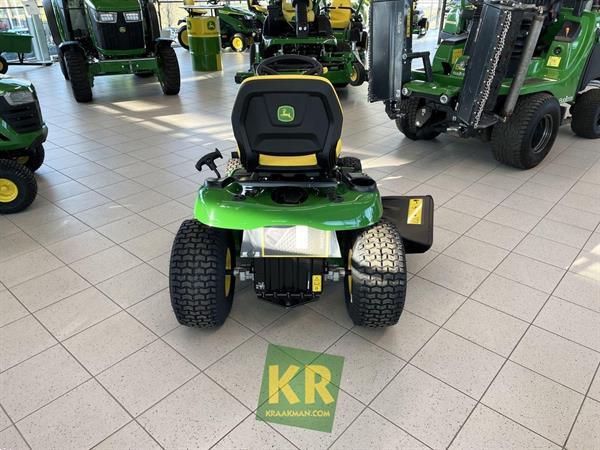 Grote foto john deere x127 692300 tuin en terras zitmaaiers