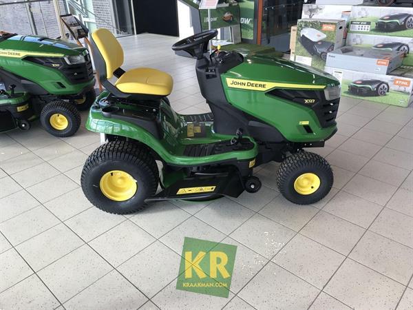 Grote foto john deere x127 692301 tuin en terras zitmaaiers