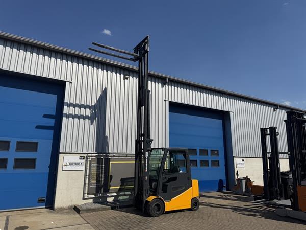 Grote foto vs 22115 elektrische triplex 3 ton heftruck jungheinrich efg 430k agrarisch heftrucks