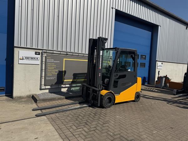 Grote foto vs 22115 elektrische triplex 3 ton heftruck jungheinrich efg 430k agrarisch heftrucks