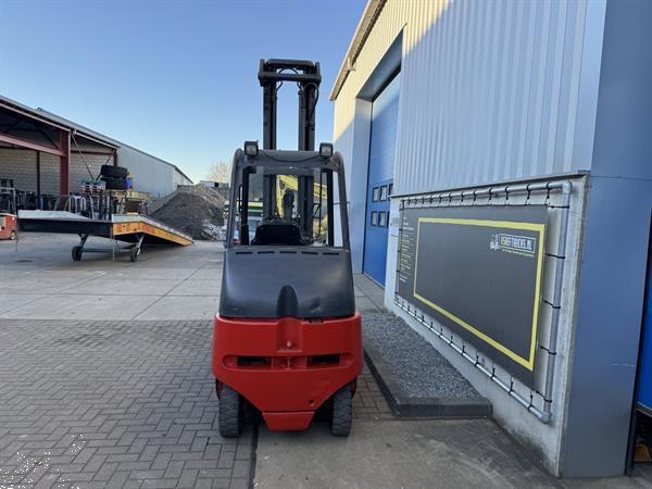Grote foto vs 22118 elektrische triplex heftruck linde e30 sideshift 8.000mm agrarisch heftrucks