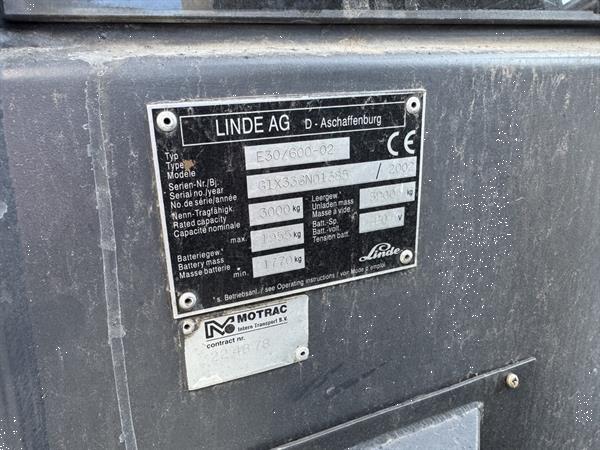 Grote foto vs 22118 elektrische triplex heftruck linde e30 sideshift 8.000mm agrarisch heftrucks