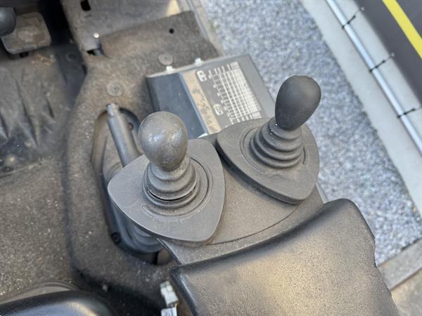 Grote foto vs 22118 elektrische triplex heftruck linde e30 sideshift 8.000mm agrarisch heftrucks
