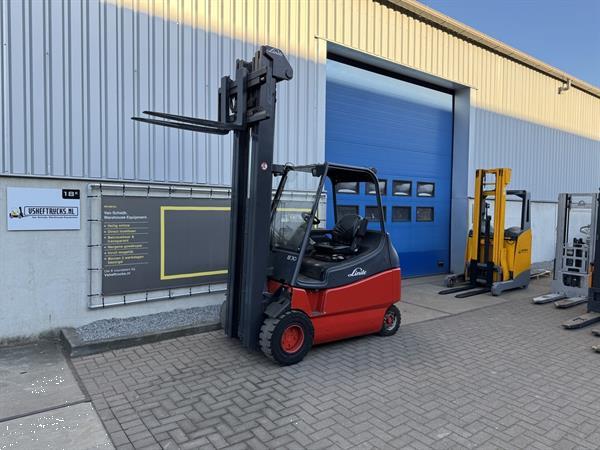 Grote foto vs 22118 elektrische triplex heftruck linde e30 sideshift 8.000mm agrarisch heftrucks