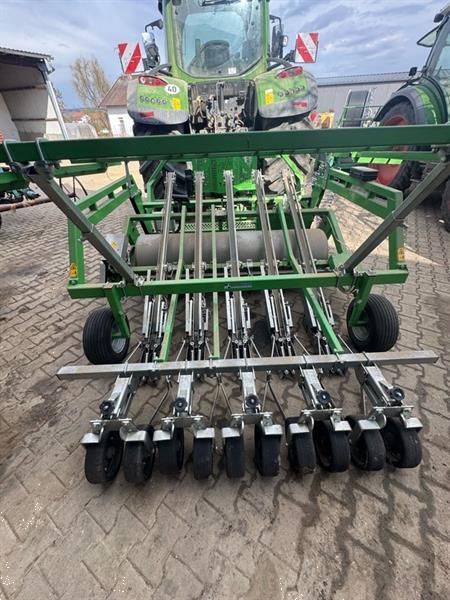 Grote foto hortech tre.190 180 4.ce.0005 plantmachine halfautomatisch agrarisch zaaimachines