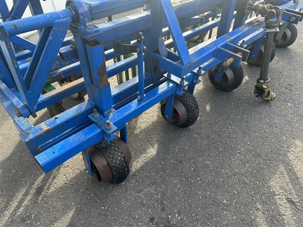 Grote foto schrauwen primac preiponsmachine 5 rijen 5 x 3 dibblers agrarisch zaaimachines