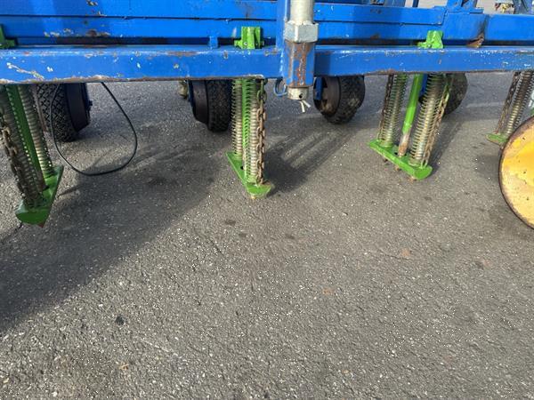 Grote foto schrauwen primac preiponsmachine 5 rijen 5 x 3 dibblers agrarisch zaaimachines