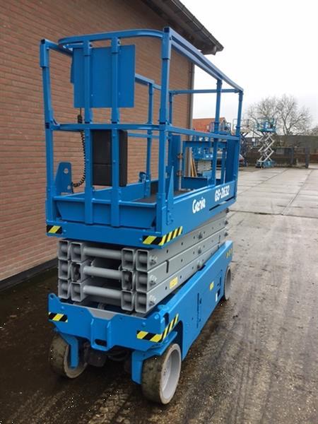 Grote foto schaarhoogwerker genie gs2632 nieuwe batterijen doe het zelf en verbouw hoogwerkers