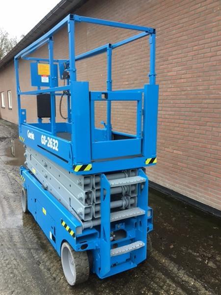 Grote foto schaarhoogwerker genie gs2632 nieuwe batterijen doe het zelf en verbouw hoogwerkers