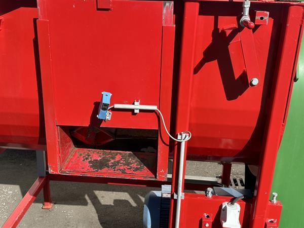 Grote foto flier grondmixer en bevochtiger agrarisch tuinbouw