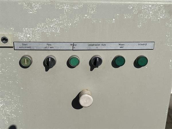 Grote foto flier grondmixer en bevochtiger agrarisch tuinbouw