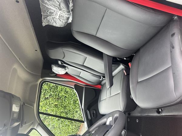 Grote foto horsetruck paardenvrachtwagen renault master nieuw 2025 hengstenuitvoering bpm vrij doe het zelf en verbouw vrachtwagens