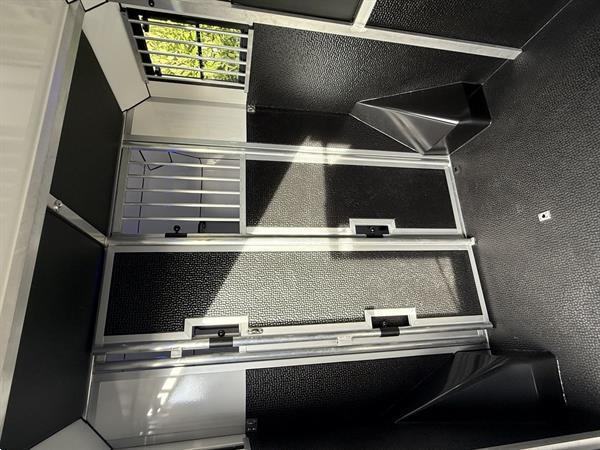 Grote foto horsetruck paardenvrachtwagen nieuw 2025 bpm vrij hengstenuitvoering doe het zelf en verbouw vrachtwagens