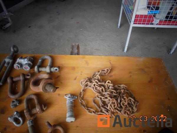 Grote foto doos met diverse hefelementen doe het zelf en verbouw hefwerktuigen