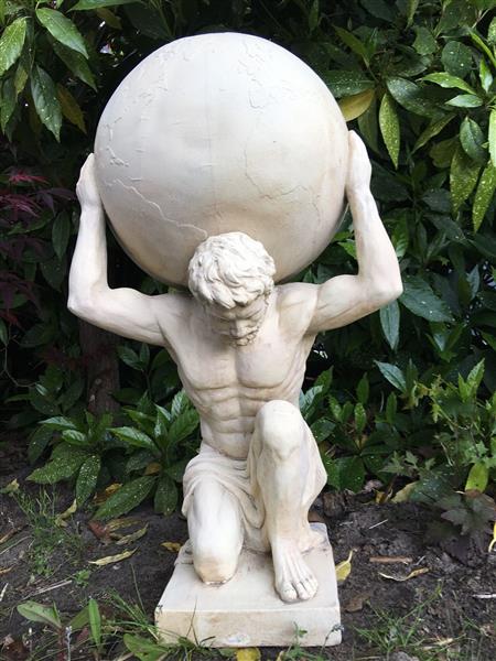 Grote foto beeld van atlas 70 cm vintage look polystone tuin en terras tuindecoratie