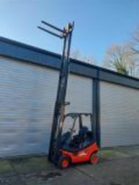 Grote foto linde 1.6ton diesel. agrarisch heftrucks