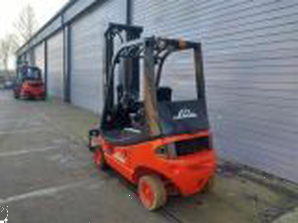 Grote foto linde 1.6ton diesel. agrarisch heftrucks