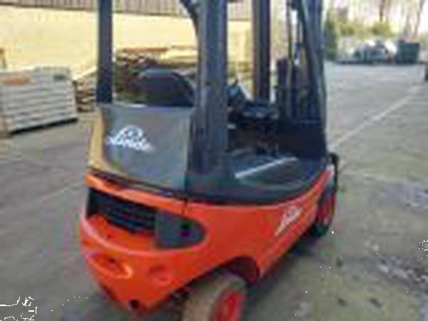 Grote foto linde 1.6ton diesel. agrarisch heftrucks