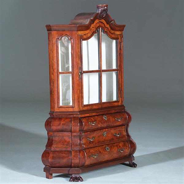 Grote foto miniatuur of meesterstuk van een 18e eeuwse wortelnoten porseleinkast ca 1885 no.271745 antiek en kunst stoelen en banken