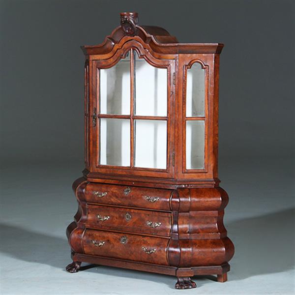 Grote foto miniatuur of meesterstuk van een 18e eeuwse wortelnoten porseleinkast ca 1885 no.271745 antiek en kunst stoelen en banken