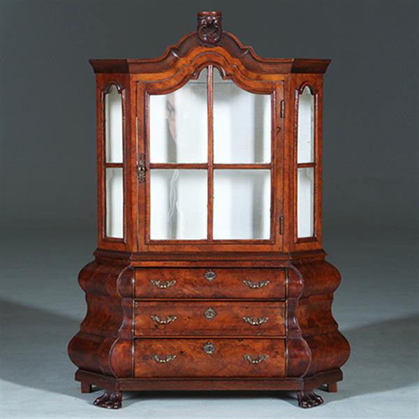 Grote foto miniatuur of meesterstuk van een 18e eeuwse wortelnoten porseleinkast ca 1885 no.271745 antiek en kunst stoelen en banken