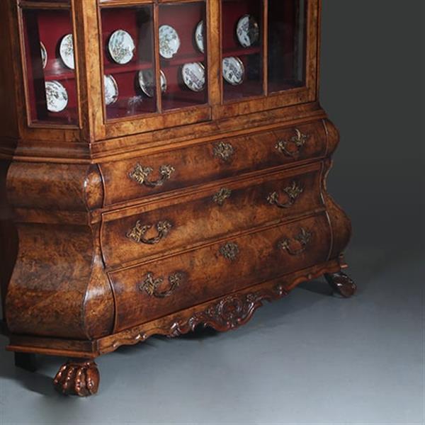 Grote foto groot wortelnoten porseleinkast ca 1755 hollands rococo no.271740 antiek en kunst stoelen en banken