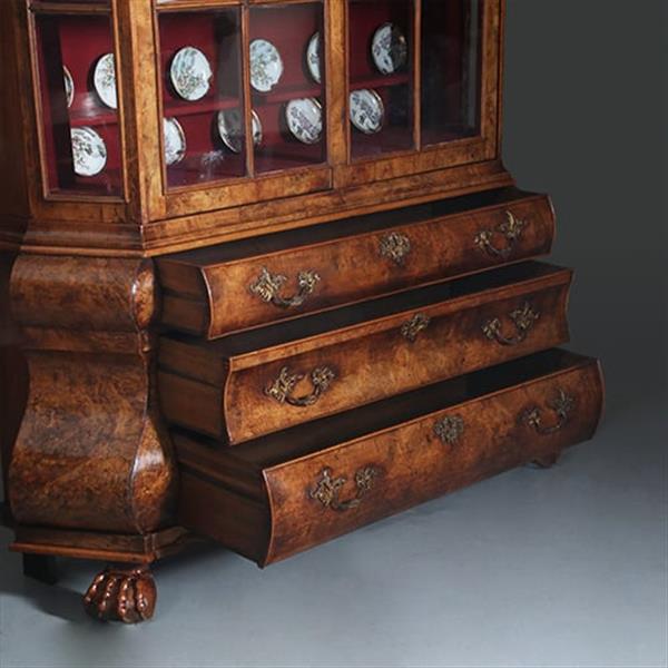 Grote foto groot wortelnoten porseleinkast ca 1755 hollands rococo no.271740 antiek en kunst stoelen en banken
